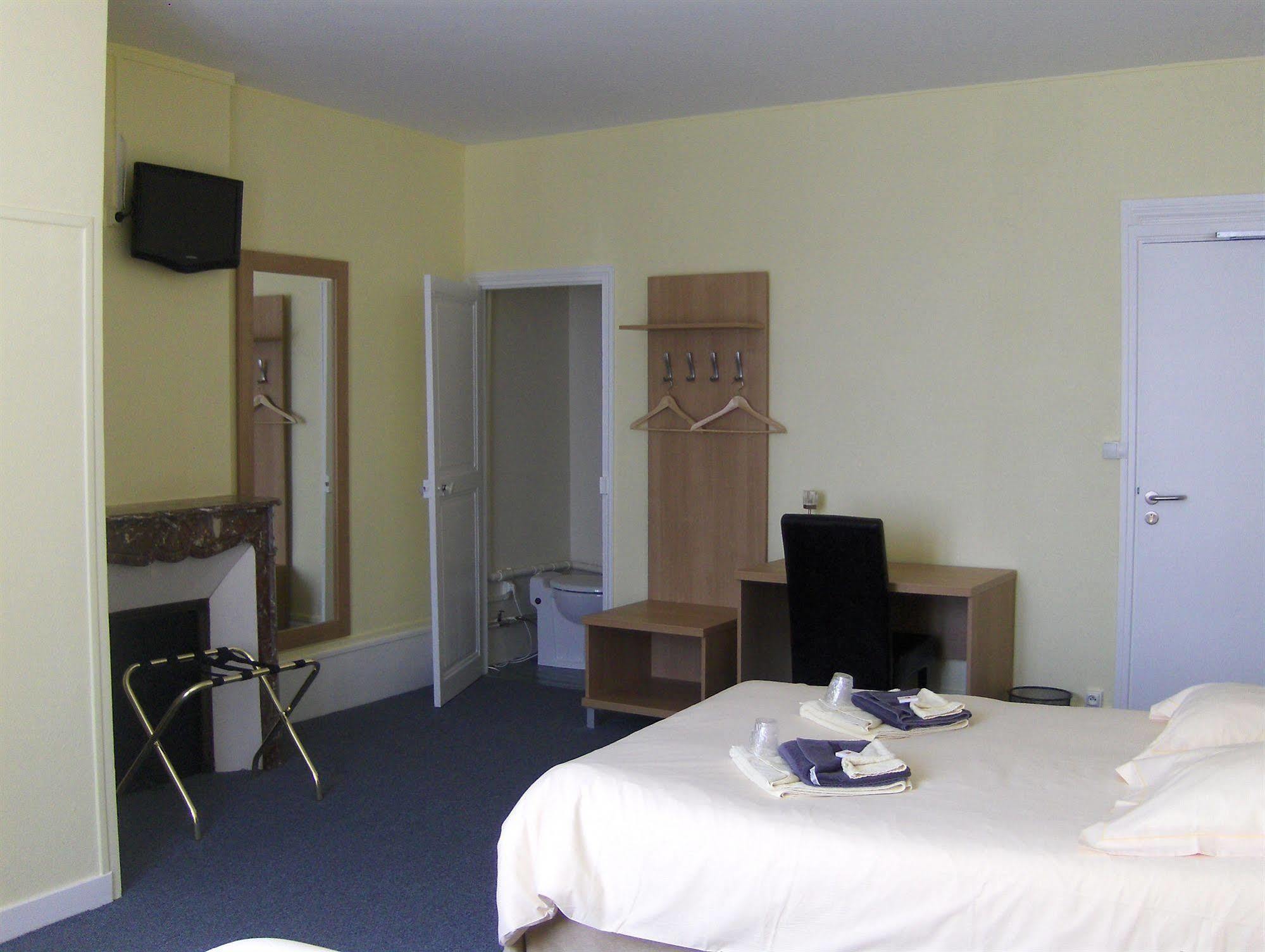 Hotel La Tour De Crecy Exterior foto